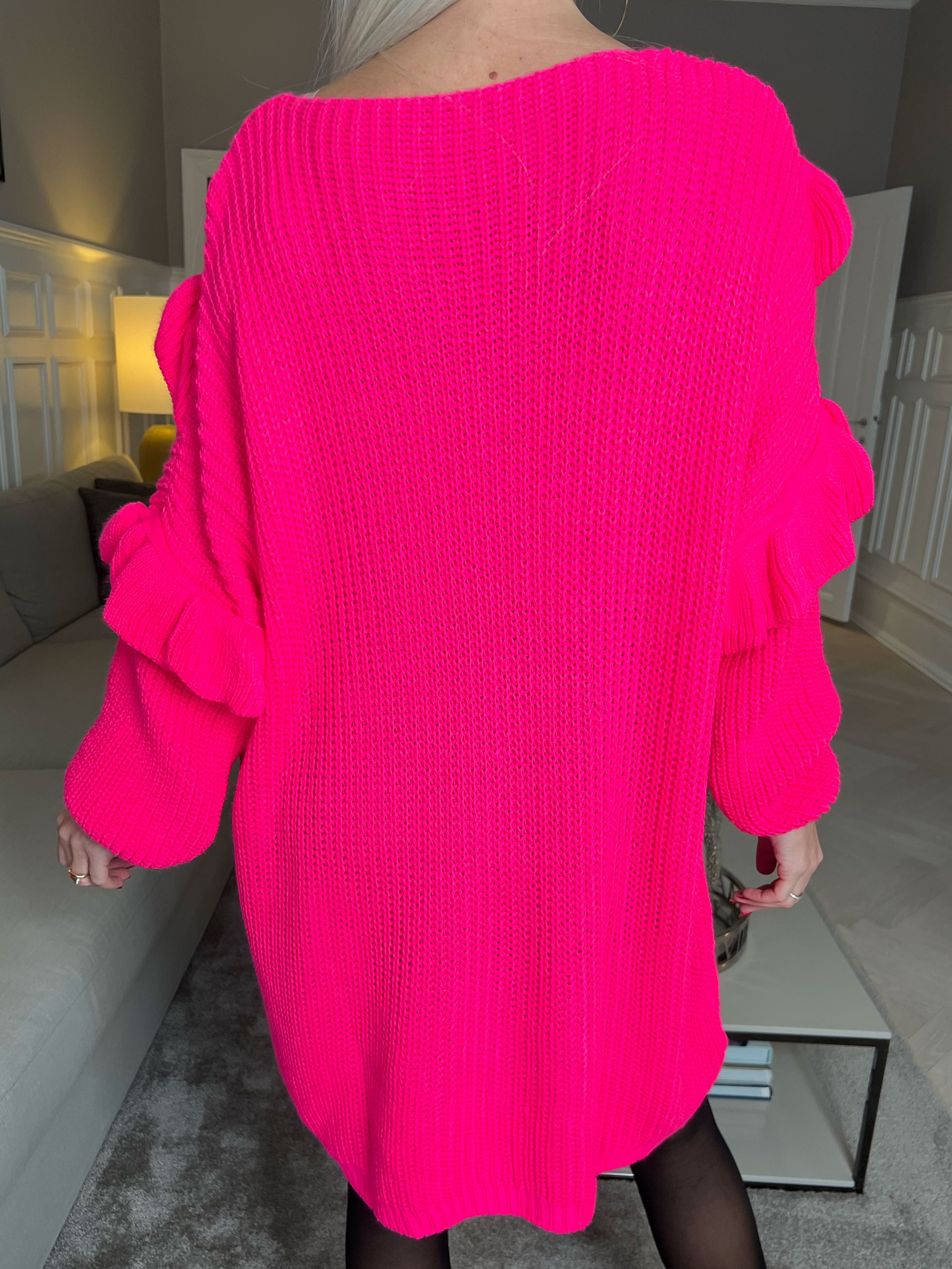 Ellis Dress - Lækker strikkjole med fine flæsedetaljer